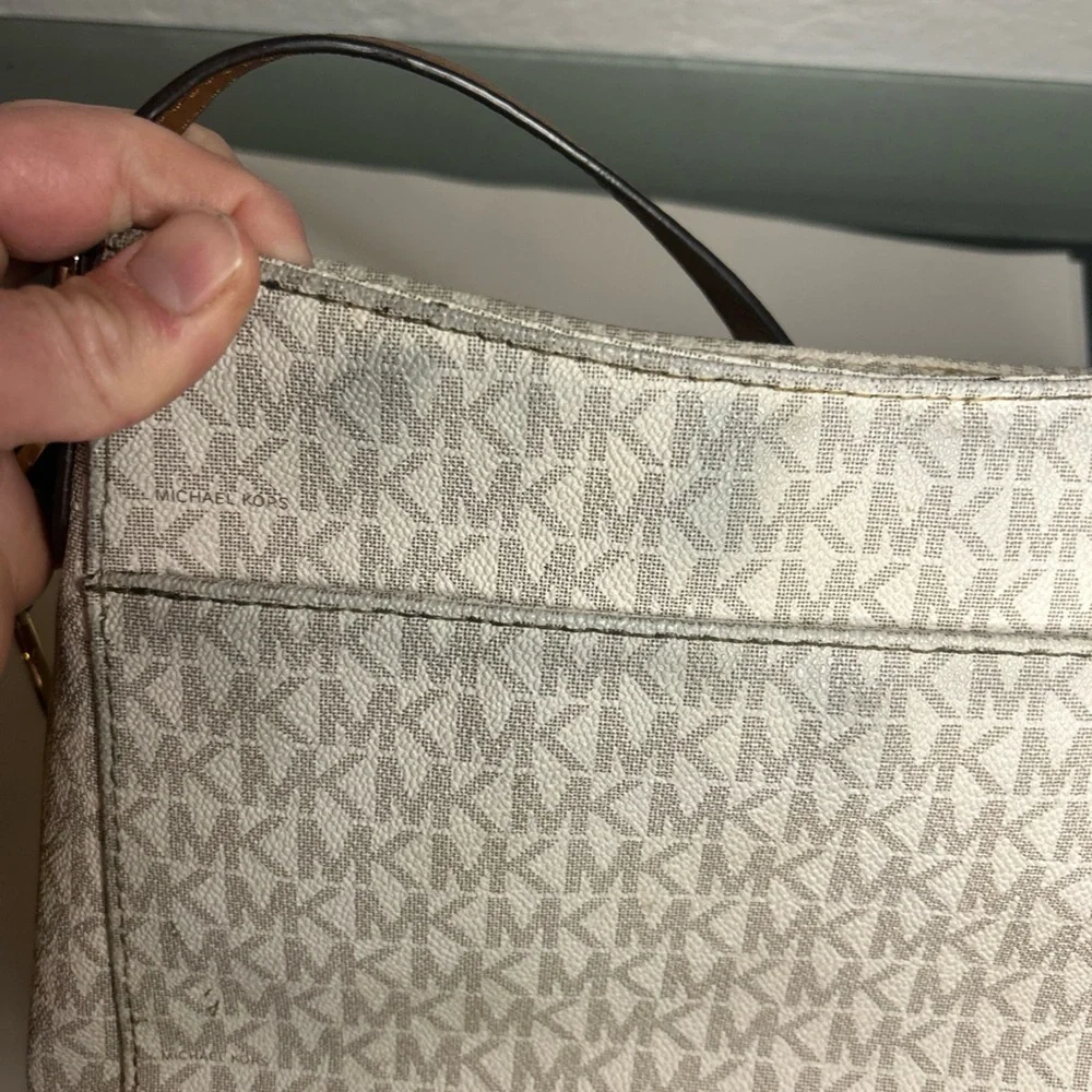 Michael Kors Jet Set Large Messenger Bag